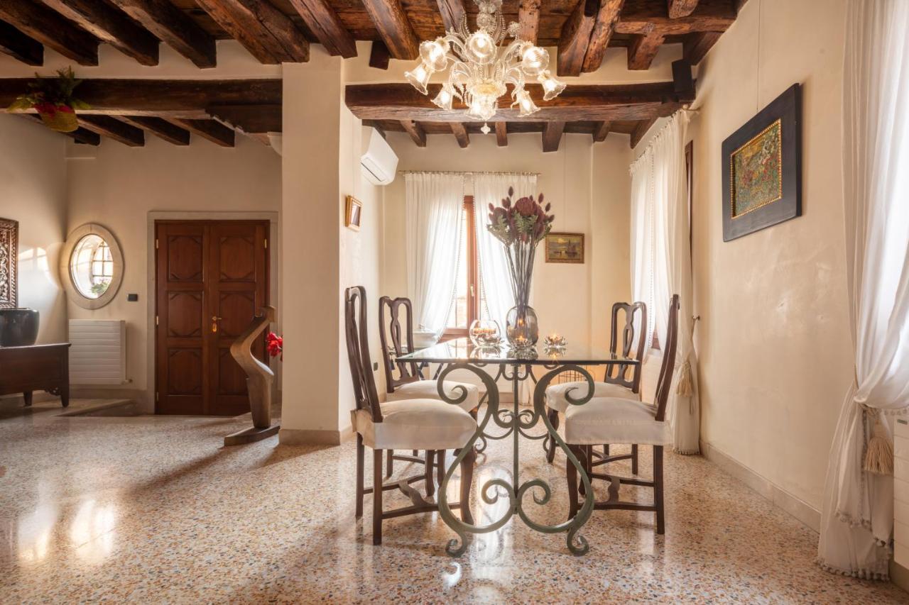 Garden Mansion With Private Mooring R&r Venedig