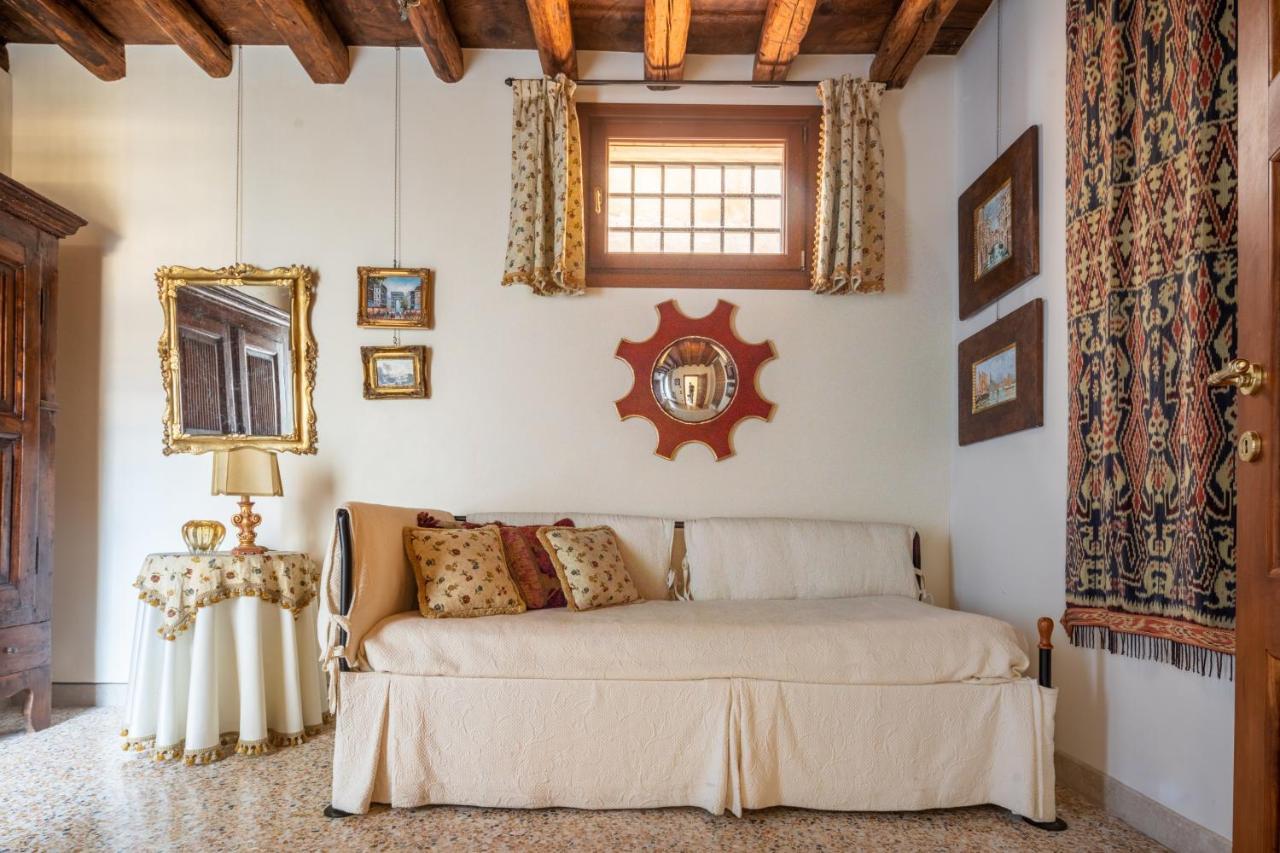 Garden Mansion With Private Mooring R&r Venedig