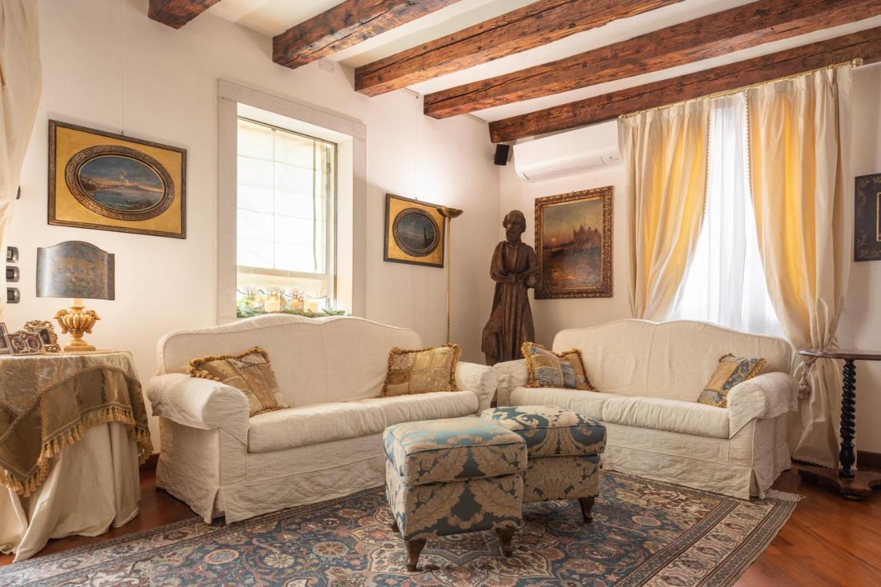 Garden Mansion With Private Mooring R&r Venedig
