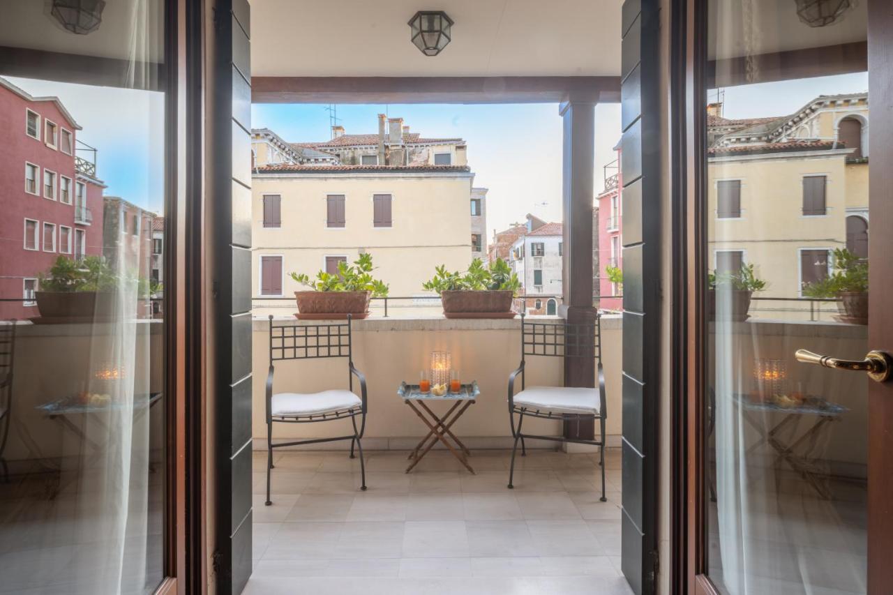 Garden Mansion With Private Mooring R&r Venedig