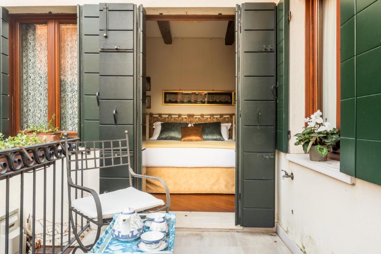 Garden Mansion With Private Mooring R&r Venedig
